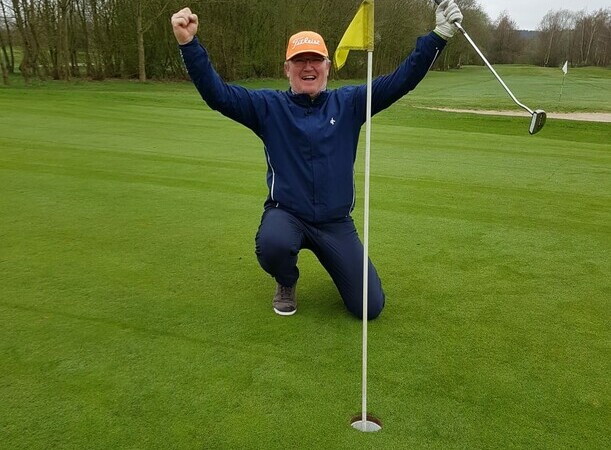 Denis Ebeling schlägt ein Hole in One!