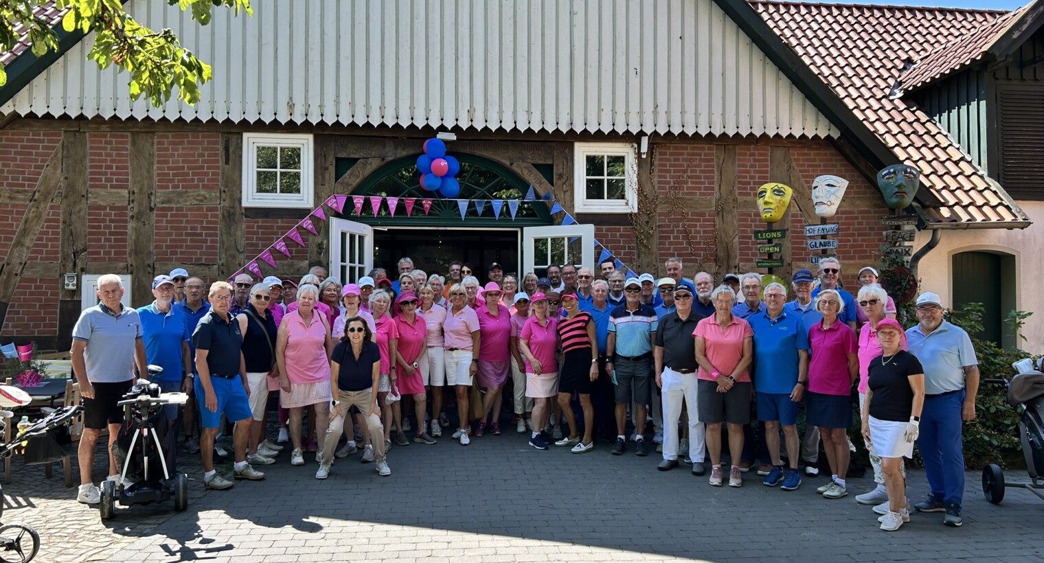 Golfen für den guten Zweck – 73Teilnehmer*innen unterstützen Pink & Blue Ribbon
