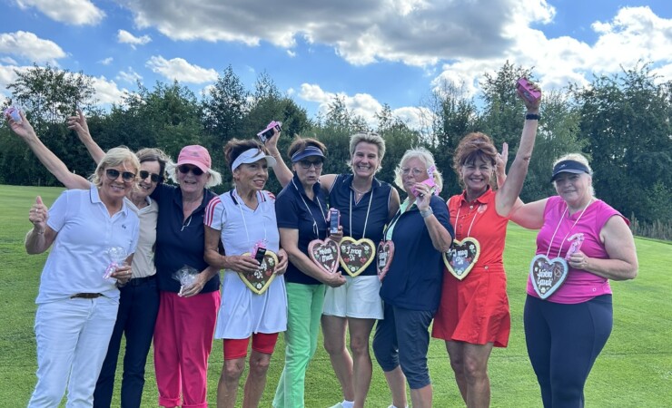Golfen, helfen, Gutes tun – Dienstagsdamen spenden für die Initiative Venner Herzkissen